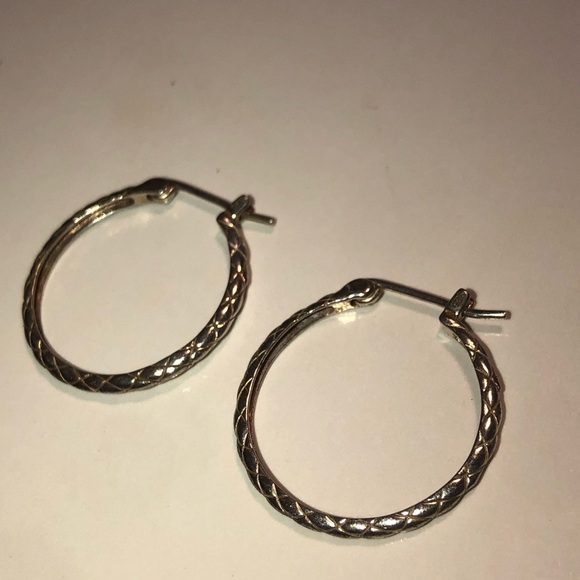 VTG Sterling Silver Criss Cross Engraved Design Hoops Earrings 1” - Picture 3 of 6